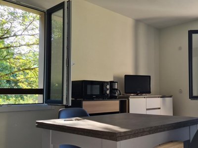 Cliquez pour découvrir toutes les photos de l'HÉBERGEMENT ! studio - De La Châtaigneraie photo 4