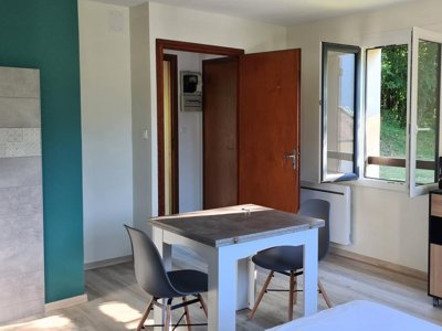 Cliquez pour découvrir toutes les photos de l'HÉBERGEMENT ! studio - De La Châtaigneraie photo 5