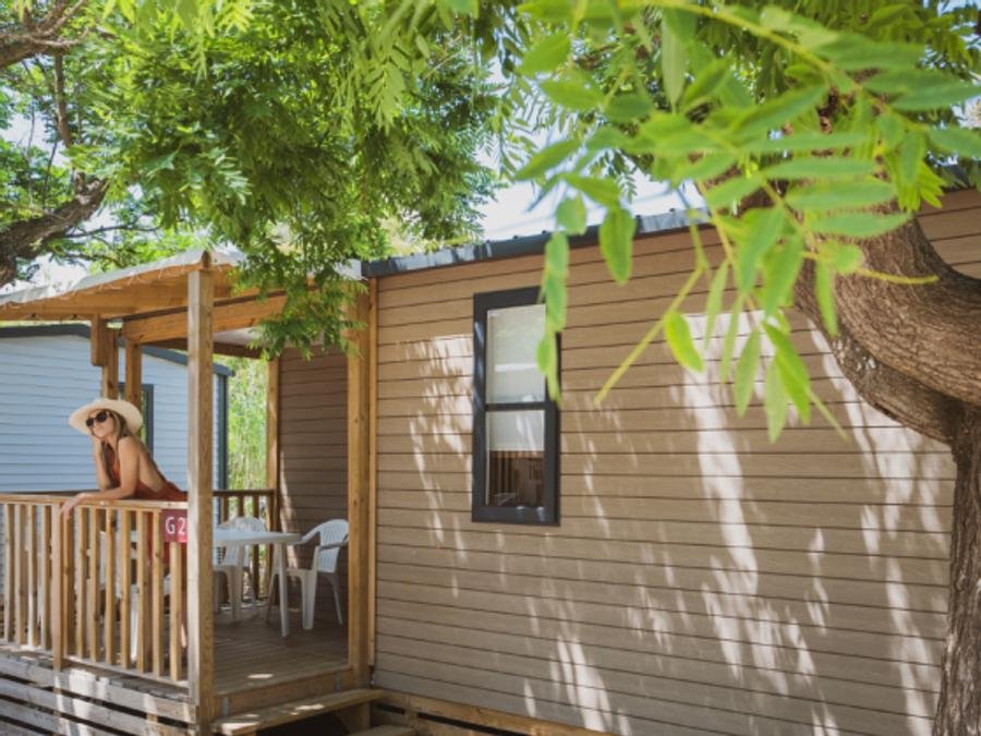 Camping Pas Cher vous présente avec son site Officiel campingpascher.fr, le Camping International classé 4 étoiles, situé sur la commune de Hyères dans le département Var (Provence Alpes Côte D'azur) en France. Le camping International, vous présente un hébergement de type mobil-home de 32 m² avec climatisation. Le camping International vous propose du sam. 04 juillet au sam. 11 juillet 2026, en promotion à -9% pour 7 nuits à 906,30 € au lieu de 1005,0 € soit une Économie de 98,70 €. Cette location propose 129 dates différentes pour réserver votre séjour. Découvrez également les 15 autres gammes d'hébergements du camping. Les Avis clients pour le Camping International sont excellents avec une note moyenne de 8 sur 10. Mer, Piscine extérieure, Animations familiales, Aire de jeux enfants, Ping-pong, Plongée, Dépôt de pain, Restaurant, Snack/Bar, Épicerie,... En savoir plus : cliquez-ICI.
