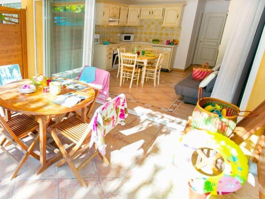 Camping Pas Cher vous présente avec son site Officiel campingpascher.fr, le Camping International classé 4 étoiles, situé sur la commune de Hyères dans le département Var (Provence Alpes Côte D'azur) en France. Le camping International, vous présente un hébergement de type appartement de 56 m² avec climatisation et télévision. Le camping International vous propose du vendredi 18 septembre au vendredi 25 septembre 2026 pour 7 nuits à 653€. Cette location propose 59 dates différentes pour réserver votre séjour. Découvrez également les 16 autres gammes d'hébergements du camping. Les Avis clients pour le Camping International sont excellents avec une note moyenne de 8 sur 10. Mer, Piscine extérieure, Animations familiales, Aire de jeux enfants, Ping-pong, Plongée, Dépôt de pain, Restaurant, Snack/Bar, Épicerie,... En savoir plus : cliquez-ICI.