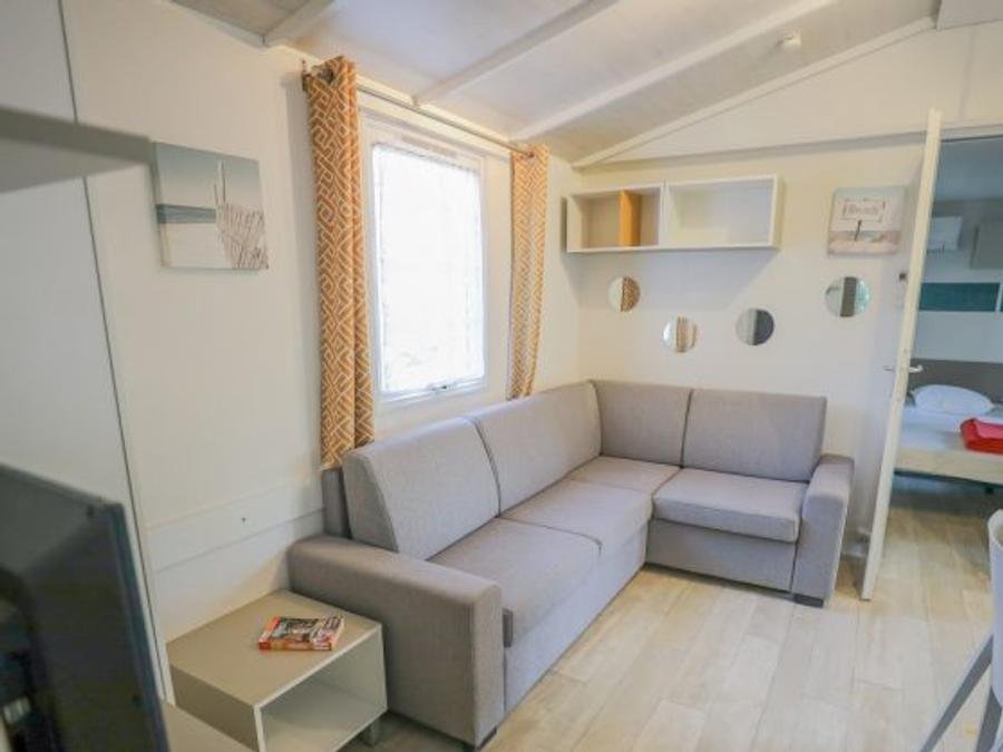 Camping Pas Cher vous présente avec son site Officiel campingpascher.fr, le Camping International classé 4 étoiles, situé sur la commune de Hyères dans le département Var (Provence Alpes Côte D'azur) en France. Le camping International, vous présente un hébergement de type mobil-home de 38 m² avec climatisation et télévision. Le camping International vous propose du dimanche 01 novembre au dimanche 08 novembre 2026 pour 7 nuits à 530€. Cette location propose 43 dates différentes pour réserver votre séjour. Découvrez également les 16 autres gammes d'hébergements du camping. Les Avis clients pour le Camping International sont excellents avec une note moyenne de 8 sur 10. Mer, Piscine extérieure, Animations familiales, Aire de jeux enfants, Ping-pong, Plongée, Dépôt de pain, Restaurant, Snack/Bar, Épicerie,... En savoir plus : cliquez-ICI.