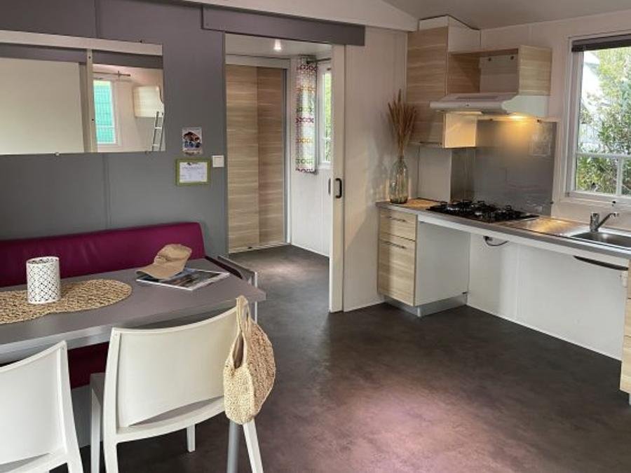 Camping Pas Cher vous présente avec son site Officiel campingpascher.fr, le Camping International classé 4 étoiles, situé sur la commune de Hyères dans le département Var (Provence Alpes Côte D'azur) en France. Le camping International vous propose un hébergement de type mobil-home de 32 m² avec climatisation. L'établissement vous propose 16 autres types d'hébergements. Découvrez tous nos séjours à petits prix dans la commune et aux alentours de Hyères du département : Var (Provence Alpes Côte D'azur). Les Avis clients pour le Camping International sont excellents avec une note moyenne de 8 sur 10. Mer, Piscine extérieure, Animations familiales, Aire de jeux enfants, Ping-pong, Plongée, Dépôt de pain, Restaurant, Snack/Bar, Épicerie,... En savoir plus : cliquez-ICI.