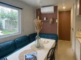 Camping Pas Cher vous présente avec son site Officiel campingpascher.fr, le Camping International classé 4 étoiles, situé sur la commune de Giens dans le département Var (Provence Alpes Côte D'azur) en France. Le camping International, vous présente un hébergement de type mobil-home de 36 m² avec climatisation et télévision. Le camping International vous propose du jeudi 01 janvier au jeudi 08 janvier 2026 pour 7 nuits à 502€. Cette location propose 216 dates différentes pour réserver votre séjour. Découvrez également les 18 autres gammes d'hébergements du camping. Les Avis clients pour le Camping International sont excellents avec une note moyenne de 8 sur 10. Mer, Piscine extérieure, Animations familiales, Aire de jeux enfants, Ping-pong, Plongée, Dépôt de pain, Restaurant, Snack/Bar, Épicerie,... En savoir plus : cliquez-ICI.