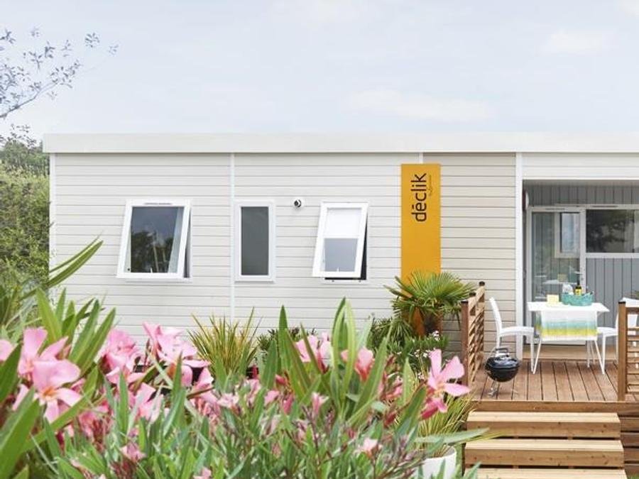 Camping Pas Cher vous présente avec son site Officiel campingpascher.fr, le Camping Domaine Du Château-Epinal classé 2 étoiles, situé sur la commune de Epinal dans le département Vosges (Lorraine) en France. Le camping Domaine Du Château-Epinal, vous présente un hébergement de type mobil-home de 38 m² et télévision. Le camping Domaine Du Château-Epinal vous propose du jeudi 01 octobre au jeudi 08 octobre 2026 pour 7 nuits à 663.5€. Cette location propose 129 dates différentes pour réserver votre séjour. Découvrez également les 11 autres gammes d'hébergements du camping. Les Avis clients pour le Camping Domaine Du Château-Epinal sont excellents avec une note moyenne de 8 sur 10. Piscine extérieure, Aire de jeux enfants, Pétanque, Randonnée, Bar, Dépôt de pain, Restaurant,... En savoir plus : cliquez-ICI.