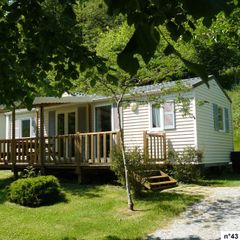 Camping Pas Cher vous présente avec son site Officiel campingpascher.fr, le Camping Le Rey classé 3 étoiles, situé sur la commune de Louvie Juzon dans le département Pyrénées-atlantiques (Aquitaine) en France. Le camping Le Rey, vous présente un hébergement de type mobil-home de 34 m² pour 2 personnes et télévision. Le camping Le Rey vous propose du vendredi 19 décembre au vendredi 26 décembre 2025 pour 7 nuits à 660€. Cette location propose 7 dates différentes pour réserver votre séjour. Découvrez également les 6 autres gammes d'hébergements du camping. Les Avis clients pour le Camping Le Rey sont excellents avec une note moyenne de 8 sur 10. Piscine extérieure, Animation enfants, Animations familiales, Aire de jeux enfants, Baby-foot, Centre équestre, Cyclisme, Ping-pong, Pétanque, Randonnée, Terrain multisports, Bar, Snack/Bar, Épicerie,... En savoir plus : cliquez-ICI.