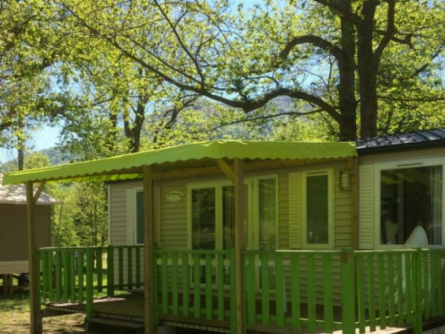 Camping Pas Cher vous présente avec son site Officiel campingpascher.fr, le Camping Paradis Ombre Des Tilleuls classé 4 étoiles, situé sur la commune de Peyrouse dans le département Hautes-pyrénées (Midi Pyrénées) en France. Le camping Paradis Ombre Des Tilleuls vous propose un hébergement de type mobil-home de 33 m² pour 6 personnes. L'établissement vous propose 11 autres types d'hébergements. Découvrez tous nos séjours à petits prix dans la commune et aux alentours de Peyrouse du département : Hautes-pyrénées (Midi Pyrénées). Les Avis clients pour le Camping Paradis Ombre Des Tilleuls sont excellents avec une note moyenne de 8 sur 10. Piscine couverte, Piscine extérieure, Animation enfants, Animations familiales, Club ados, Club enfants, Aire de jeux enfants, Canoë-kayak, Canyoning, Centre équestre, Court de tennis, Paddle, Parcours sportif, Ping-pong, Pétanque, Rafting, Randonnée, Structure gonflable enfants, Terrain de football, Terrain multisports, Bar, Dépôt de pain, Pizzeria, Plats à emporter, Restaurant, Snack/Bar, Supermarché, Épicerie,... En savoir plus : cliquez-ICI.