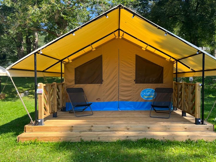 Camping Pas Cher vous présente avec son site Officiel campingpascher.fr, le Camping Paradis Ombre Des Tilleuls classé 4 étoiles, situé sur la commune de Peyrouse dans le département Hautes-pyrénées (Midi Pyrénées) en France. Le camping Paradis Ombre Des Tilleuls vous propose un hébergement de type tente de 20 m² pour 5 personnes. L'établissement vous propose 11 autres types d'hébergements. Découvrez tous nos séjours à petits prix dans la commune et aux alentours de Peyrouse du département : Hautes-pyrénées (Midi Pyrénées). Les Avis clients pour le Camping Paradis Ombre Des Tilleuls sont excellents avec une note moyenne de 8 sur 10. Piscine couverte, Piscine extérieure, Animation enfants, Animations familiales, Club ados, Club enfants, Aire de jeux enfants, Canoë-kayak, Canyoning, Centre équestre, Court de tennis, Paddle, Parcours sportif, Ping-pong, Pétanque, Rafting, Randonnée, Structure gonflable enfants, Terrain de football, Terrain multisports, Bar, Dépôt de pain, Pizzeria, Plats à emporter, Restaurant, Snack/Bar, Supermarché, Épicerie,... En savoir plus : cliquez-ICI.
