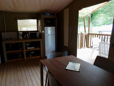 Cliquez pour découvrir toutes les photos de l'HÉBERGEMENT ! tente en toile et bois - Paradis Ombre Des Tilleuls photo 4