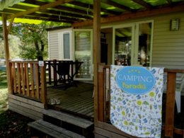 Camping Pas Cher vous présente avec son site Officiel campingpascher.fr, le Camping Paradis Ombre Des Tilleuls classé 4 étoiles, situé sur la commune de Peyrouse dans le département Hautes-pyrénées (Midi Pyrénées) en France. Le camping Paradis Ombre Des Tilleuls, vous présente un hébergement de type mobil-home de 32 m² pour 4 personnes. Le camping Paradis Ombre Des Tilleuls vous propose du sam. 04 avril au sam. 11 avril 2026 pour 7 nuits à 220€. Cette location propose 21 dates différentes pour réserver votre séjour. Découvrez également les 11 autres gammes d'hébergements du camping. Les Avis clients pour le Camping Paradis Ombre Des Tilleuls sont excellents avec une note moyenne de 8 sur 10. Piscine couverte, Piscine extérieure, Animation enfants, Animations familiales, Club ados, Club enfants, Aire de jeux enfants, Canoë-kayak, Canyoning, Centre équestre, Court de tennis, Paddle, Parcours sportif, Ping-pong, Pétanque, Rafting, Randonnée, Structure gonflable enfants, Terrain de football, Terrain multisports, Bar, Dépôt de pain, Pizzeria, Plats à emporter, Restaurant, Snack/Bar, Supermarché, Épicerie,... En savoir plus : cliquez-ICI.