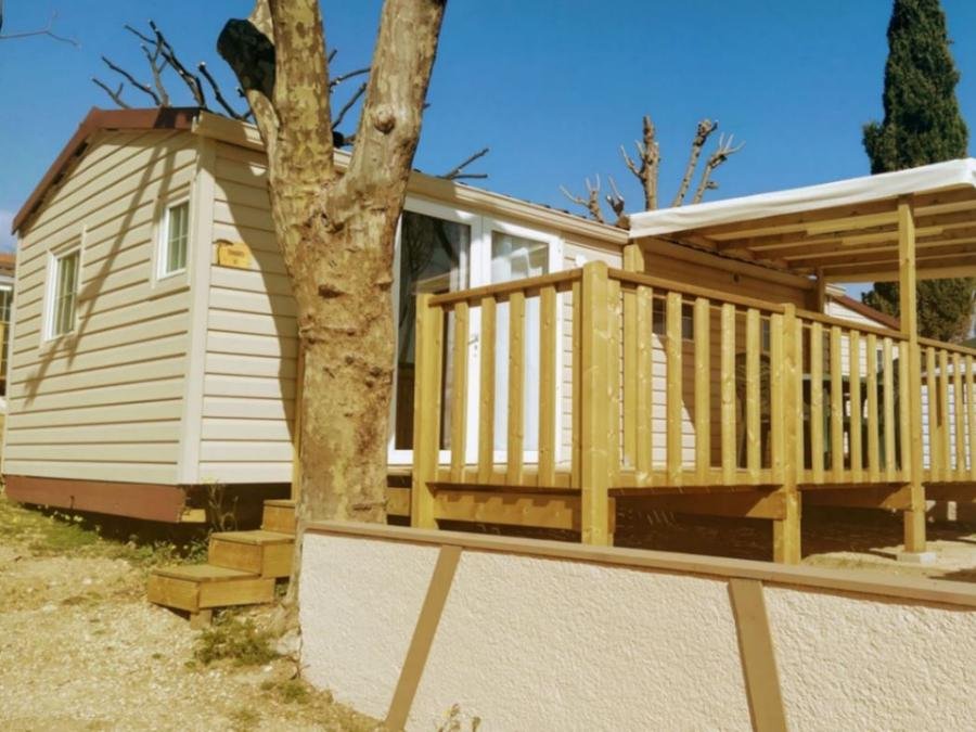 Camping Pas Cher vous présente avec son site Officiel campingpascher.fr, le Camping Parc Des Fontanettes classé 4 étoiles, situé sur la commune de La Seyne Sur Mer dans le département Var (Provence Alpes Côte D'azur) en France. Le camping Parc Des Fontanettes vous propose un hébergement de type mobil-home de 27 m² avec climatisation (télévision). L'établissement vous propose 9 autres types d'hébergements. Découvrez tous nos séjours à petits prix dans la commune et aux alentours de La Seyne Sur Mer du département : Var (Provence Alpes Côte D'azur). Les Avis clients pour le Camping Parc Des Fontanettes sont excellents avec une note moyenne de 8 sur 10. Piscine extérieure, Animations familiales, Cyclisme, Ping-pong, Pétanque, Randonnée, Bar, Boulangerie, Bureau de tabac, Snack/Bar, Station-service,... En savoir plus : cliquez-ICI.