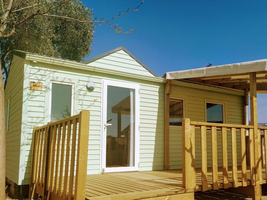Camping Pas Cher vous présente avec son site Officiel campingpascher.fr, le Camping Parc Des Fontanettes classé 4 étoiles, situé sur la commune de La Seyne Sur Mer dans le département Var (Provence Alpes Côte D'azur) en France. Le camping Parc Des Fontanettes, vous présente un hébergement de type mobil-home de 22 m² avec climatisation et télévision. Le camping Parc Des Fontanettes vous propose du sam. 19 septembre au sam. 26 septembre 2026 pour 7 nuits à 399€. Cette location propose 151 dates différentes pour réserver votre séjour. Découvrez également les 9 autres gammes d'hébergements du camping. Les Avis clients pour le Camping Parc Des Fontanettes sont excellents avec une note moyenne de 8 sur 10. Piscine extérieure, Animations familiales, Cyclisme, Ping-pong, Pétanque, Randonnée, Bar, Boulangerie, Bureau de tabac, Snack/Bar, Station-service,... En savoir plus : cliquez-ICI.