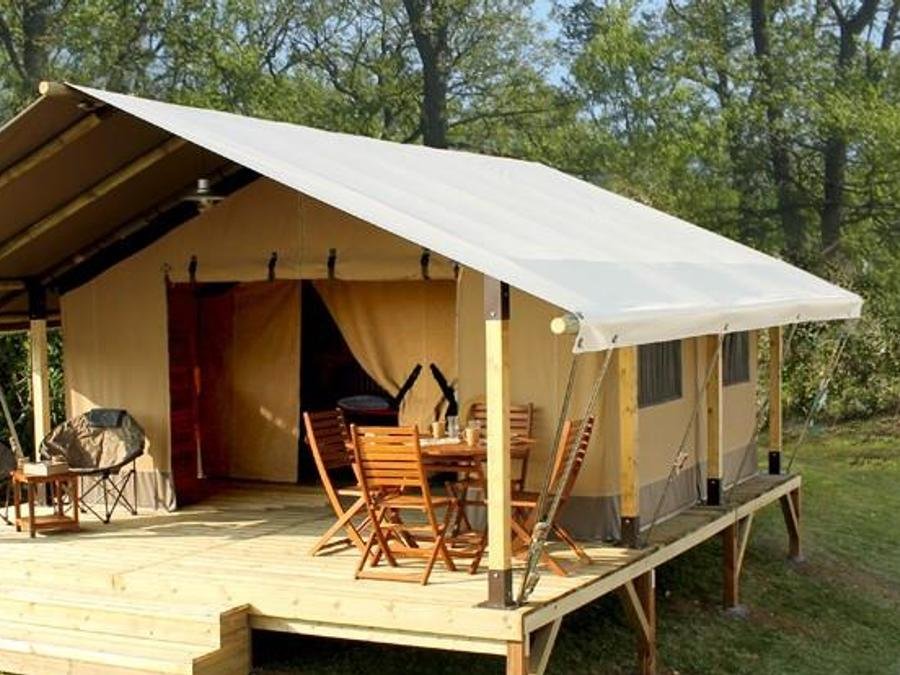 Camping Pas Cher vous présente avec son site Officiel campingpascher.fr, le Camping Lou Cabasson classé 3 étoiles, situé sur la commune de Bormes Les Mimosas dans le département Var (Provence Alpes Côte D'azur) en France. Le camping Lou Cabasson, vous présente un hébergement de type tente de 25 m². Le camping Lou Cabasson vous propose du sam. 12 septembre au sam. 19 septembre 2026 pour 7 nuits à 450€. Cette location propose 101 dates différentes pour réserver votre séjour. Découvrez également les 16 autres gammes d'hébergements du camping. Les Avis clients pour le Camping Lou Cabasson sont excellents avec une note moyenne de 8 sur 10. Piscine extérieure, Animations familiales, Aire de jeux enfants, Ping-pong, Randonnée, Dépôt de pain, Pizzeria, Restaurant,... En savoir plus : cliquez-ICI.