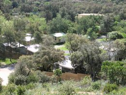 Camping Pas Cher vous présente avec son site Officiel campingpascher.fr, le Camping Lou Cabasson classé 3 étoiles, situé sur la commune de Bormes Les Mimosas dans le département Var (Provence Alpes Côte D'azur) en France. Le camping Lou Cabasson, vous présente un hébergement de type mobil-home de 24 m² avec climatisation. Le camping Lou Cabasson vous propose du sam. 25 avril au sam. 02 mai 2026 pour 7 nuits à 530€. Cette location propose 137 dates différentes pour réserver votre séjour. Découvrez également les 16 autres gammes d'hébergements du camping. Les Avis clients pour le Camping Lou Cabasson sont excellents avec une note moyenne de 8 sur 10. Piscine extérieure, Animations familiales, Aire de jeux enfants, Ping-pong, Randonnée, Dépôt de pain, Pizzeria, Restaurant,... En savoir plus : cliquez-ICI.