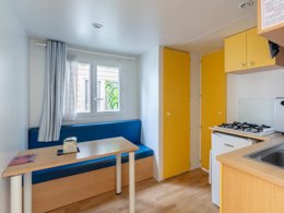 Camping Pas Cher vous présente avec son site Officiel campingpascher.fr, le Camping Lou Cabasson classé 3 étoiles, situé sur la commune de Bormes Les Mimosas dans le département Var (Provence Alpes Côte D'azur) en France. Le camping Lou Cabasson, vous présente un hébergement de type mobil-home de 20 m². Le camping Lou Cabasson vous propose du sam. 25 avril au sam. 02 mai 2026 pour 7 nuits à 390€. Cette location propose 145 dates différentes pour réserver votre séjour. Découvrez également les 16 autres gammes d'hébergements du camping. Les Avis clients pour le Camping Lou Cabasson sont excellents avec une note moyenne de 8 sur 10. Piscine extérieure, Animations familiales, Aire de jeux enfants, Ping-pong, Randonnée, Dépôt de pain, Pizzeria, Restaurant,... En savoir plus : cliquez-ICI.