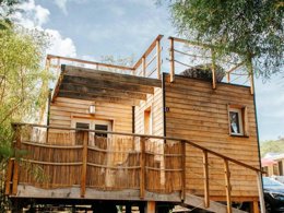 Camping Pas Cher vous présente avec son site Officiel campingpascher.fr, le Camping Lou Cabasson classé 3 étoiles, situé sur la commune de Bormes Les Mimosas dans le département Var (Provence Alpes Côte D'azur) en France. Le camping Lou Cabasson, vous présente un hébergement de type chalet de 18 m². Le camping Lou Cabasson vous propose du sam. 25 avril au sam. 02 mai 2026 pour 7 nuits à 640€. Cette location propose 145 dates différentes pour réserver votre séjour. Découvrez également les 16 autres gammes d'hébergements du camping. Les Avis clients pour le Camping Lou Cabasson sont excellents avec une note moyenne de 8 sur 10. Piscine extérieure, Animations familiales, Aire de jeux enfants, Ping-pong, Randonnée, Dépôt de pain, Pizzeria, Restaurant,... En savoir plus : cliquez-ICI.