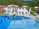 Camping Pas Cher vous présente avec son site Officiel campingpascher.fr, le Camping Les Mimosas classé 3 étoiles, situé sur la commune de Le Lavandou dans le département Var (Provence Alpes Côte D'azur) en France. Le camping Les Mimosas, vous présente un hébergement de type lodge. Le camping Les Mimosas vous proposeun séjour PAS CHER avec une REMISEdu dimanche 07 juin au dimanche 14 juin 2026, en promotion à -30% pour 7 nuits à 340,90 € au lieu de 487,0 € soit une Économie de 146,10 €. Cette location propose 54 dates différentes pour réserver votre séjour. Découvrez également les 1 autres gammes d'hébergements du camping. Les Avis clients pour le Camping Les Mimosas sont excellents avec une note moyenne de 8 sur 10. Mer, Animations familiales, Club ados, Club enfants, Aire de jeux enfants, Canoë-kayak, Centre équestre, Court de tennis, Cyclisme, Golf, Jet-ski, Paddle, Ping-pong, Planche à voile, Plongée, Pédalo, Pétanque, Randonnée, Terrain de football, Terrain de volley-ball, Terrain multisports, Bar, Dépôt de pain, Snack/Bar, Supermarché, Épicerie,... En savoir plus : cliquez-ICI.