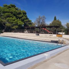 Camping Pas Cher vous présente avec son site Officiel campingpascher.fr, le Établissement La Commanderie, situé sur la commune de Rustiques dans le département Aude (Languedoc-roussillon) en France. L'établissement La Commanderie vous propose un hébergement de type mobilhome de 29 m². L'établissement vous propose 3 autres types d'hébergements. Découvrez tous nos séjours à petits prix dans la commune et aux alentours de Rustiques du département : Aude (Languedoc-roussillon).... En savoir plus : cliquez-ICI.