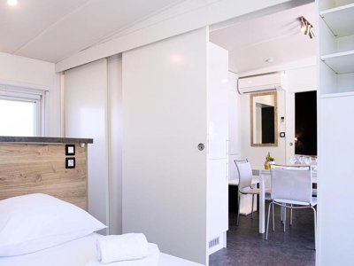 Cliquez pour découvrir toutes les photos de l'HÉBERGEMENT ! mobil-home - Domaine Les Mûriers photo 7