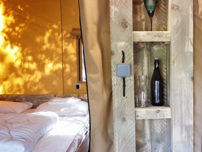 Cliquez pour découvrir toutes les photos de l'HÉBERGEMENT ! tente en toile et bois - Charlemagne photo 7