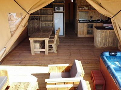 Cliquez pour découvrir toutes les photos de l'HÉBERGEMENT ! tente en toile et bois - Charlemagne photo 2