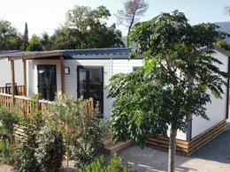 Camping Pas Cher vous présente avec son site Officiel campingpascher.fr, le Camping Charlemagne classé 4 étoiles, situé sur la commune de Grimaud dans le département Var (Provence Alpes Côte D'azur) en France. Le camping Charlemagne, vous présente un hébergement de type mobil-home de 29 m² avec climatisation et télévision. Le camping Charlemagne vous propose du sam. 02 mai au sam. 09 mai 2026, en promotion à -15% pour 7 nuits à 807,50 € au lieu de 950,0 € soit une Économie de 142,50 €. Cette location propose 135 dates différentes pour réserver votre séjour. Découvrez également les 6 autres gammes d'hébergements du camping. Les Avis clients pour le Camping Charlemagne sont excellents avec une note moyenne de 9 sur 10. Piscine chauffée, Piscine extérieure, Animations familiales, Aire de jeux enfants, Golf, Parcours sportif, Ping-pong, Plongée, Pétanque, Terrain de badminton, Terrain de volley-ball, Bar, Dépôt de pain, Restaurant, Snack/Bar,... En savoir plus : cliquez-ICI.