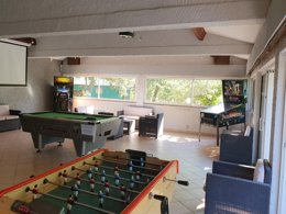 Camping Pas Cher vous présente avec son site Officiel campingpascher.fr, le Camping Charlemagne classé 4 étoiles, situé sur la commune de Grimaud dans le département Var (Provence Alpes Côte D'azur) en France. Le camping Charlemagne, vous présente un hébergement de type mobil-home de 29 m² avec climatisation et télévision. Le camping Charlemagne vous propose du sam. 02 mai au sam. 09 mai 2026, en promotion à -15% pour 7 nuits à 807,50 € au lieu de 950,0 € soit une Économie de 142,50 €. Cette location propose 135 dates différentes pour réserver votre séjour. Découvrez également les 6 autres gammes d'hébergements du camping. Les Avis clients pour le Camping Charlemagne sont excellents avec une note moyenne de 9 sur 10. Piscine chauffée, Piscine extérieure, Animations familiales, Aire de jeux enfants, Golf, Parcours sportif, Ping-pong, Plongée, Pétanque, Terrain de badminton, Terrain de volley-ball, Bar, Dépôt de pain, Restaurant, Snack/Bar,... En savoir plus : cliquez-ICI.