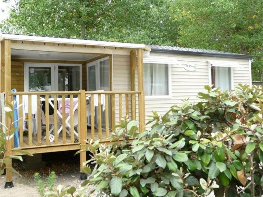 Camping Pas Cher vous présente avec son site Officiel campingpascher.fr, le Camping Flower Le Rochelongue classé 4 étoiles, situé sur la commune de Le Cap D'agde dans le département Hérault (Languedoc Roussillon) en France. Le camping Flower Le Rochelongue, vous présente un hébergement de type mobil-home de 22 m² et télévision. Le camping Flower Le Rochelongue vous propose du dimanche 13 septembre au dimanche 20 septembre 2026 pour 7 nuits à 455€. Cette location propose 16 dates différentes pour réserver votre séjour. Découvrez également les 12 autres gammes d'hébergements du camping. Les Avis clients pour le Camping Flower Le Rochelongue sont de 7 sur 10. Piscine chauffée, Piscine extérieure, Animations familiales, Aire de jeux enfants, Ping-pong, Plongée, Bar, Dépôt de pain, Plats à emporter, Snack/Bar,... En savoir plus : cliquez-ICI.