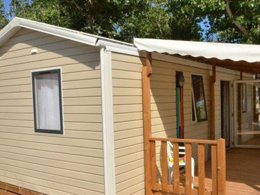 Camping Pas Cher vous présente avec son site Officiel campingpascher.fr, le Camping Flower Le Rochelongue classé 4 étoiles, situé sur la commune de Le Cap D'agde dans le département Hérault (Languedoc Roussillon) en France. Le camping Flower Le Rochelongue, vous présente un hébergement de type mobil-home de 28 m² pour 1 personne et télévision. Le camping Flower Le Rochelongue vous propose du sam. 29 août au sam. 05 septembre 2026 pour 7 nuits à 602€. Cette location propose 84 dates différentes pour réserver votre séjour. Découvrez également les 12 autres gammes d'hébergements du camping. Les Avis clients pour le Camping Flower Le Rochelongue sont de 7 sur 10. Piscine chauffée, Piscine extérieure, Animations familiales, Aire de jeux enfants, Ping-pong, Plongée, Bar, Dépôt de pain, Plats à emporter, Snack/Bar,... En savoir plus : cliquez-ICI.