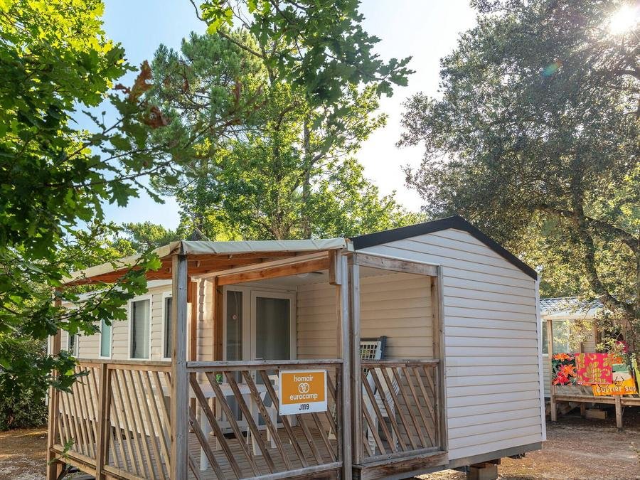 Camping Pas Cher vous présente avec son site Officiel campingpascher.fr, le Camping Méditerranée Plage classé 4 étoiles, situé sur la commune de Vias dans le département Hérault (Languedoc Roussillon) en France. Le camping Méditerranée Plage, vous présente un hébergement de type mobil-home de 36 m² pour 6 personnes avec climatisation. Le camping Méditerranée Plage vous propose du sam. 06 juin au sam. 13 juin 2026, en promotion à -29% pour 7 nuits à 371 € au lieu de 525,0 € soit une Économie de 154 €. Cette location propose 39 dates différentes pour réserver votre séjour. Découvrez également les 14 autres gammes d'hébergements du camping. Les Avis clients pour le Camping Méditerranée Plage sont excellents avec une note moyenne de 8 sur 10. Mer, Piscine couverte, Piscine extérieure, Animations familiales, Club ados, Club enfants, Aire de jeux enfants, Court de tennis, Cyclisme, Ping-pong, Piscine, Pétanque, Salle de fitness, Salle de jeux vidéo, Terrain multisports, Bar, Boulangerie, Bureau de tabac, Dépôt de pain, Food truck, Pizzeria, Plats à emporter, Restaurant, Station-service, Épicerie,... En savoir plus : cliquez-ICI.