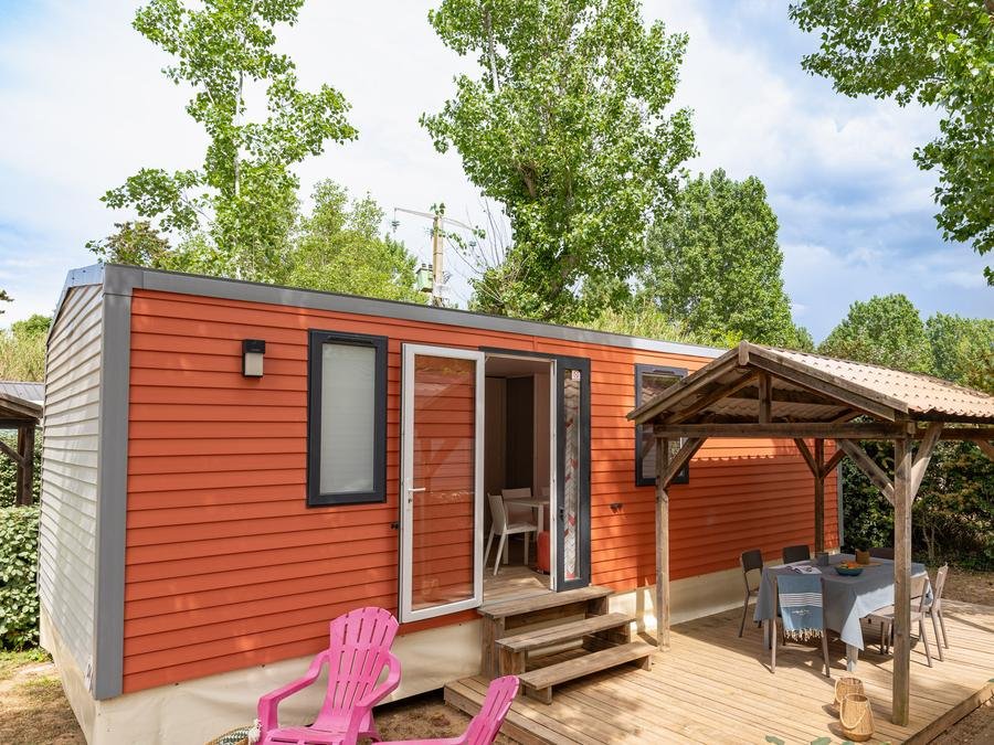Camping Pas Cher vous présente avec son site Officiel campingpascher.fr, le Camping Californie Plage classé 4 étoiles, situé sur la commune de Vias dans le département Hérault (Languedoc Roussillon) en France. Le camping Californie Plage, vous présente un hébergement de type mobil-home de 31 m² pour 6 personnes avec climatisation et télévision. Le camping Californie Plage vous propose du sam. 12 septembre au sam. 19 septembre 2026 pour 7 nuits à 697.2€. Cette location propose 33 dates différentes pour réserver votre séjour. Découvrez également les 5 autres gammes d'hébergements du camping. Les Avis clients pour le Camping Californie Plage sont excellents avec une note moyenne de 8 sur 10. MerRivière, Piscine couverte, Piscine extérieure, Animations familiales, Club ados, Club enfants, Aire de jeux enfants, Cyclisme, Jet-ski, Ping-pong, Planche à voile, Pétanque, Randonnée, Salle de fitness, Salle de jeux vidéo, Ski nautique, Terrain de beach-volley, Terrain de volley-ball, Terrain multisports, kiteSurf, Dépôt de pain, Plats à emporter, Épicerie,... En savoir plus : cliquez-ICI.