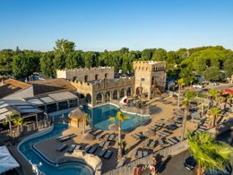 Camping Pas Cher vous présente avec son site Officiel campingpascher.fr, le Camping Californie Plage classé 4 étoiles, situé sur la commune de Vias dans le département Hérault (Languedoc Roussillon) en France. Le camping Californie Plage, vous présente un hébergement de type mobil-home de 31 m² pour 6 personnes avec climatisation et télévision. Le camping Californie Plage vous propose du sam. 12 septembre au sam. 19 septembre 2026 pour 7 nuits à 697.2€. Cette location propose 33 dates différentes pour réserver votre séjour. Découvrez également les 5 autres gammes d'hébergements du camping. Les Avis clients pour le Camping Californie Plage sont excellents avec une note moyenne de 8 sur 10. MerRivière, Piscine couverte, Piscine extérieure, Animations familiales, Club ados, Club enfants, Aire de jeux enfants, Cyclisme, Jet-ski, Ping-pong, Planche à voile, Pétanque, Randonnée, Salle de fitness, Salle de jeux vidéo, Ski nautique, Terrain de beach-volley, Terrain de volley-ball, Terrain multisports, kiteSurf, Dépôt de pain, Plats à emporter, Épicerie,... En savoir plus : cliquez-ICI.