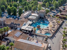 Camping Pas Cher vous présente avec son site Officiel campingpascher.fr, le Camping Californie Plage classé 4 étoiles, situé sur la commune de Vias dans le département Hérault (Languedoc Roussillon) en France. Le camping Californie Plage, vous présente un hébergement de type mobil-home de 33 m² pour 6 personnes avec climatisation et télévision. Le camping Californie Plage vous propose du jeudi 02 juillet au jeudi 09 juillet 2026, en promotion à -15% pour 7 nuits à 1312,74 € au lieu de 1544,4 € soit une Économie de 231,66 €. Cette location propose 83 dates différentes pour réserver votre séjour. Découvrez également les 3 autres gammes d'hébergements du camping. Les Avis clients pour le Camping Californie Plage sont excellents avec une note moyenne de 8 sur 10. MerRivière, Piscine couverte, Piscine extérieure, Animations familiales, Club ados, Club enfants, Aire de jeux enfants, Cyclisme, Jet-ski, Ping-pong, Planche à voile, Pétanque, Randonnée, Salle de fitness, Salle de jeux vidéo, Ski nautique, Terrain de beach-volley, Terrain de volley-ball, Terrain multisports, kiteSurf, Dépôt de pain, Plats à emporter, Épicerie,... En savoir plus : cliquez-ICI.