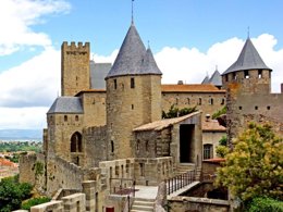 Camping Pas Cher vous présente avec son site Officiel campingpascher.fr, le Camping De Montolieu classé 3 étoiles, situé sur la commune de Montolieu dans le département Aude (Languedoc Roussillon) en France. Le camping De Montolieu, vous présente un hébergement de type mobil-home de 25 m² pour 4 personnes avec climatisation. Le camping De Montolieu vous propose du jeudi 30 avril au jeudi 07 mai 2026, en promotion à -20% pour 7 nuits à 423,20 € au lieu de 529,0 € soit une Économie de 105,80 €. Cette location propose 139 dates différentes pour réserver votre séjour. Découvrez également les 6 autres gammes d'hébergements du camping. Les Avis clients pour le Camping De Montolieu sont excellents avec une note moyenne de 8 sur 10. Lac, Piscine chauffée, Piscine extérieure, Baby-foot, Court de tennis, Ping-pong, Pétanque, Ski nautique, Terrain de football, Bureau de tabac, Dépôt de pain, Restaurant, Snack/Bar, Épicerie,... En savoir plus : cliquez-ICI.