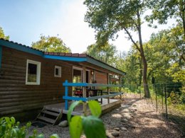 Camping Pas Cher vous présente avec son site Officiel campingpascher.fr, le Camping Beau Rivage classé 3 étoiles, situé sur la commune de Navarrenx dans le département Pyrénées-atlantiques (Aquitaine) en France. Le camping Beau Rivage, vous présente un hébergement de type chalet de 35 m² pour 5 personnes avec climatisation. Le camping Beau Rivage vous propose du sam. 19 septembre au sam. 26 septembre 2026, en promotion à -20% pour 7 nuits à 308 € au lieu de 385,0 € soit une Économie de 77 €. Cette location propose 123 dates différentes pour réserver votre séjour. Découvrez également les 9 autres gammes d'hébergements du camping. Les Avis clients pour le Camping Beau Rivage sont excellents avec une note moyenne de 8 sur 10. Rivière, Piscine extérieure, Animations familiales, Aire de jeux enfants, Canoë-kayak, Court de tennis, Ping-pong, Rafting, Terrain multisports, Bar, Plats à emporter, Snack/Bar, Épicerie,... En savoir plus : cliquez-ICI.