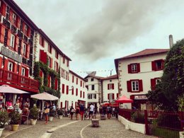 Camping Pas Cher vous présente avec son site Officiel campingpascher.fr, le Camping Beau Rivage classé 3 étoiles, situé sur la commune de Navarrenx dans le département Pyrénées-atlantiques (Aquitaine) en France. Le camping Beau Rivage, vous présente un hébergement de type chalet de 35 m² pour 6 personnes avec climatisation. Le camping Beau Rivage vous propose du sam. 19 septembre au sam. 26 septembre 2026, en promotion à -20% pour 7 nuits à 280 € au lieu de 350,0 € soit une Économie de 70 €. Cette location propose 123 dates différentes pour réserver votre séjour. Découvrez également les 9 autres gammes d'hébergements du camping. Les Avis clients pour le Camping Beau Rivage sont excellents avec une note moyenne de 8 sur 10. Rivière, Piscine extérieure, Animations familiales, Aire de jeux enfants, Canoë-kayak, Court de tennis, Ping-pong, Rafting, Terrain multisports, Bar, Plats à emporter, Snack/Bar, Épicerie,... En savoir plus : cliquez-ICI.