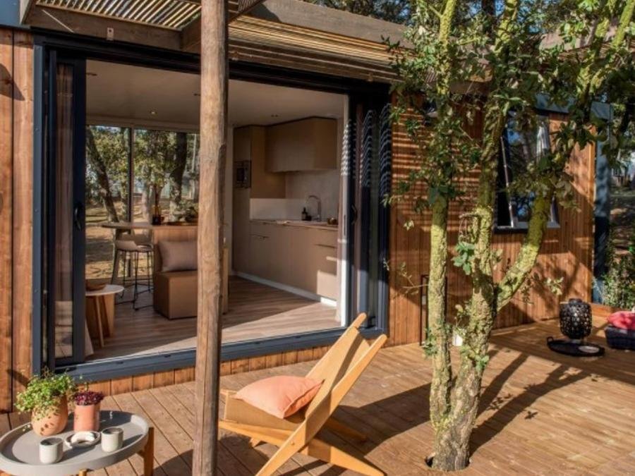 Camping Pas Cher vous présente avec son site Officiel campingpascher.fr, le Camping Au Paradis Des Campeurs classé 4 étoiles, situé sur la commune de Les Issambres dans le département Var (Provence Alpes Côte D'azur) en France. Le camping Au Paradis Des Campeurs, vous présente un hébergement de type mobil-home de 38 m² pour 6 personnes avec climatisation et télévision. Le camping Au Paradis Des Campeurs vous propose du dimanche 15 novembre au dimanche 22 novembre 2026 pour 7 nuits à 631.8€. Cette location propose 98 dates différentes pour réserver votre séjour. Découvrez également les 18 autres gammes d'hébergements du camping. Les Avis clients pour le Camping Au Paradis Des Campeurs sont excellents avec une note moyenne de 8 sur 10. Mer, Animations familiales, Aire de jeux enfants, Canoë-kayak, Cyclisme, Paddle, Ping-pong, Plongée, Pétanque, Randonnée, Surf, Bar, Plats à emporter, Restaurant, Snack/Bar, Épicerie,... En savoir plus : cliquez-ICI.