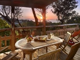 Camping Pas Cher vous présente avec son site Officiel campingpascher.fr, le Établissement Au Paradis Des Campeurs, situé sur la commune de Les Issambres dans le département Var (Provence Alpes Côte D'azur) en France. L'établissement Au Paradis Des Campeurs vous propose un hébergement de type mobilhome de 60 m². L'établissement vous propose 12 autres types d'hébergements. Découvrez tous nos séjours à petits prix dans la commune et aux alentours de Les Issambres du département : Var (Provence Alpes Côte D'azur).... En savoir plus : cliquez-ICI.