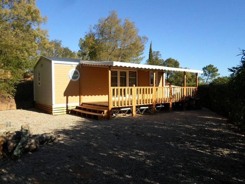 Camping Pas Cher vous présente avec son site Officiel campingpascher.fr, le Camping Domaine De La Bergerie classé 5 étoiles, situé sur la commune de Roquebrune Sur Argens dans le département Var (Provence Alpes Côte D'azur) en France. Le camping Domaine De La Bergerie vous propose un hébergement de type mobil-home de 34 m² pour 6 personnes avec climatisation (télévision). L'établissement vous propose 19 autres types d'hébergements. Découvrez tous nos séjours à petits prix dans la commune et aux alentours de Roquebrune Sur Argens du département : Var (Provence Alpes Côte D'azur). Les Avis clients pour le Camping Domaine De La Bergerie sont excellents avec une note moyenne de 8 sur 10. LacMer, Lagon, Parc aquatique, Piscine couverte, Piscine extérieure, Animations familiales, Club ados, Club enfants, Aire de jeux enfants, Canoë-kayak, Centre équestre, Court de padel en extérieur, Court de tennis, Golf, Jet-ski, Parcours sportif, Ping-pong, Plongée, Pétanque, Randonnée, Salle de fitness, Skatepark, Terrain de basketball, Terrain de beach-volley, Terrain de football, Terrain multisports, Tir à l’arc, Trampoline, Boulangerie, Plats à emporter, Restaurant, Snack/Bar, Station-service, Supermarché, Épicerie,... En savoir plus : cliquez-ICI.