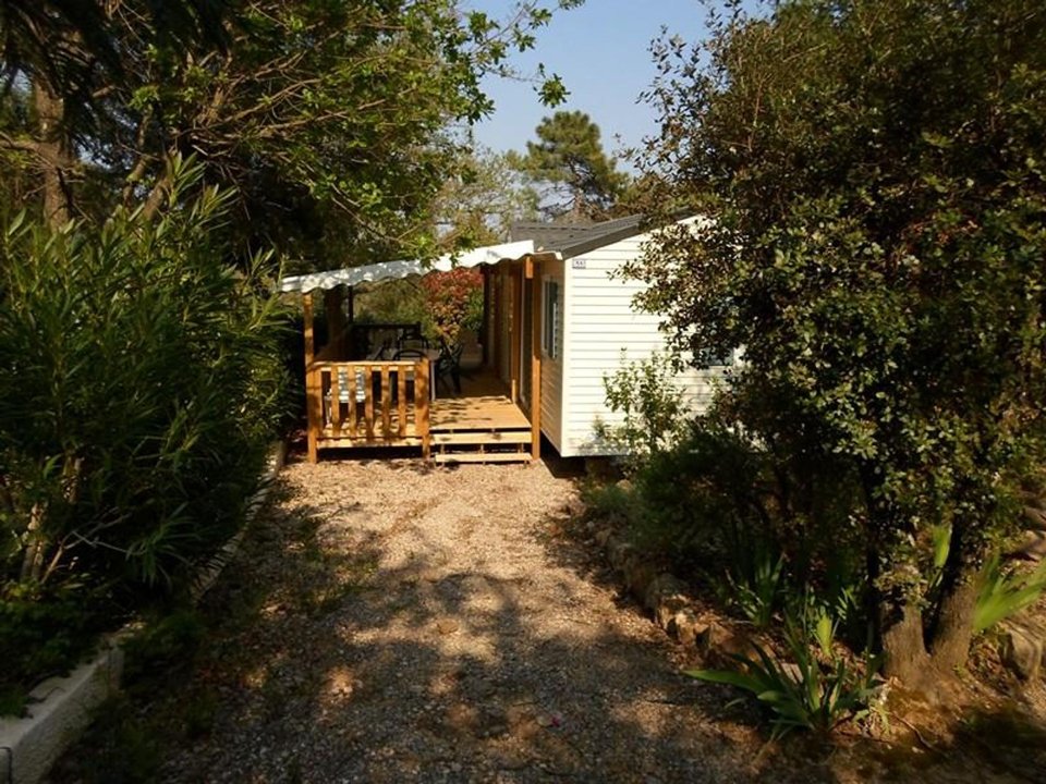 Camping Pas Cher vous présente avec son site Officiel campingpascher.fr, le Camping Domaine De La Bergerie classé 5 étoiles, situé sur la commune de Roquebrune Sur Argens dans le département Var (Provence-alpes-côte D'azur) en France. Le camping Domaine De La Bergerie vous propose un hébergement de type mobil-home de 36 m² avec climatisation (télévision). L'établissement vous propose 25 autres types d'hébergements. Découvrez tous nos séjours à petits prix dans la commune et aux alentours de Roquebrune Sur Argens du département : Var (Provence-alpes-côte D'azur). Les Avis clients pour le Camping Domaine De La Bergerie sont excellents avec une note moyenne de 8 sur 10. LacMer, Lagon, Parc aquatique, Piscine couverte, Piscine extérieure, Animations familiales, Club ados, Club enfants, Aire de jeux enfants, Canoë-kayak, Centre équestre, Court de padel en extérieur, Court de tennis, Golf, Jet-ski, Parcours sportif, Ping-pong, Plongée, Pétanque, Randonnée, Salle de fitness, Skatepark, Terrain de basketball, Terrain de beach-volley, Terrain de football, Terrain multisports, Tir à l’arc, Trampoline, Boulangerie, Plats à emporter, Restaurant, Snack/Bar, Station-service, Supermarché, Épicerie,... En savoir plus : cliquez-ICI.