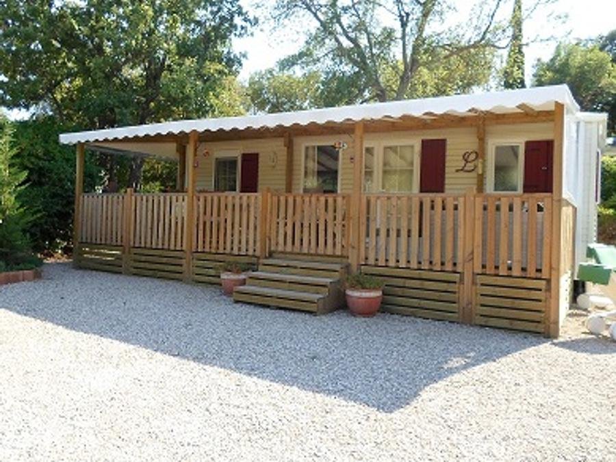 Camping Pas Cher vous présente avec son site Officiel campingpascher.fr, le Camping Domaine De La Bergerie classé 5 étoiles, situé sur la commune de Roquebrune Sur Argens dans le département Var (Provence Alpes Côte D'azur) en France. Le camping Domaine De La Bergerie, vous présente un hébergement de type mobil-home de 27 m² pour 4 personnes avec climatisation et télévision. Le camping Domaine De La Bergerie vous propose du dimanche 13 septembre au dimanche 20 septembre 2026 pour 7 nuits à 702€. Cette location propose 68 dates différentes pour réserver votre séjour. Découvrez également les 23 autres gammes d'hébergements du camping. Les Avis clients pour le Camping Domaine De La Bergerie sont excellents avec une note moyenne de 8 sur 10. LacMer, Lagon, Parc aquatique, Piscine couverte, Piscine extérieure, Animations familiales, Club ados, Club enfants, Aire de jeux enfants, Canoë-kayak, Centre équestre, Court de padel en extérieur, Court de tennis, Golf, Jet-ski, Parcours sportif, Ping-pong, Plongée, Pétanque, Randonnée, Salle de fitness, Skatepark, Terrain de basketball, Terrain de beach-volley, Terrain de football, Terrain multisports, Tir à l’arc, Trampoline, Boulangerie, Plats à emporter, Restaurant, Snack/Bar, Station-service, Supermarché, Épicerie,... En savoir plus : cliquez-ICI.