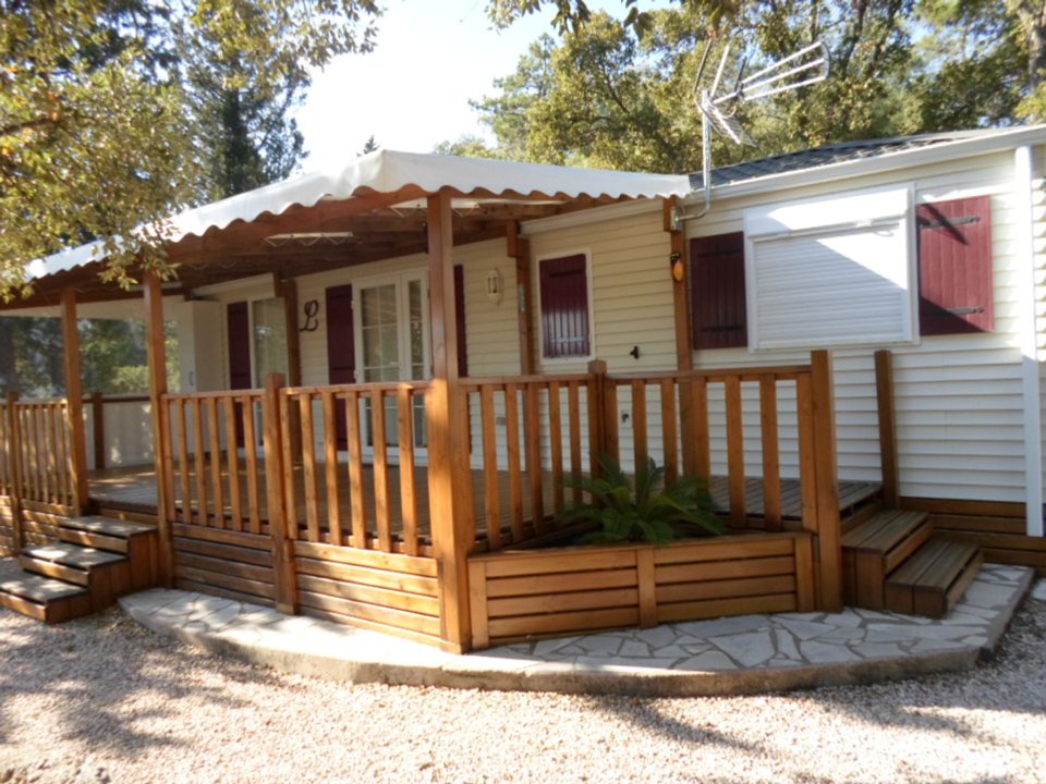 Camping Pas Cher vous présente avec son site Officiel campingpascher.fr, le Camping Domaine De La Bergerie classé 5 étoiles, situé sur la commune de Roquebrune Sur Argens dans le département Var (Provence Alpes Côte D'azur) en France. Le camping Domaine De La Bergerie vous propose un hébergement de type mobil-home de 35 m² pour 6 personnes avec climatisation (télévision). L'établissement vous propose 21 autres types d'hébergements. Découvrez tous nos séjours à petits prix dans la commune et aux alentours de Roquebrune Sur Argens du département : Var (Provence Alpes Côte D'azur). Les Avis clients pour le Camping Domaine De La Bergerie sont excellents avec une note moyenne de 8 sur 10. LacMer, Lagon, Parc aquatique, Piscine couverte, Piscine extérieure, Animations familiales, Club ados, Club enfants, Aire de jeux enfants, Canoë-kayak, Centre équestre, Court de padel en extérieur, Court de tennis, Golf, Jet-ski, Parcours sportif, Ping-pong, Plongée, Pétanque, Randonnée, Salle de fitness, Skatepark, Terrain de basketball, Terrain de beach-volley, Terrain de football, Terrain multisports, Tir à l’arc, Trampoline, Boulangerie, Plats à emporter, Restaurant, Snack/Bar, Station-service, Supermarché, Épicerie,... En savoir plus : cliquez-ICI.