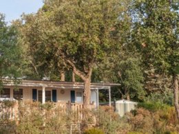 Camping Pas Cher vous présente avec son site Officiel campingpascher.fr, le Camping Domaine De La Bergerie classé 5 étoiles, situé sur la commune de Roquebrune Sur Argens dans le département Var (Provence Alpes Côte D'azur) en France. Le camping Domaine De La Bergerie vous propose un hébergement de type mobil-home de 32 m² pour 6 personnes. L'établissement vous propose 19 autres types d'hébergements. Découvrez tous nos séjours à petits prix dans la commune et aux alentours de Roquebrune Sur Argens du département : Var (Provence Alpes Côte D'azur). Les Avis clients pour le Camping Domaine De La Bergerie sont excellents avec une note moyenne de 8 sur 10. LacMer, Lagon, Parc aquatique, Piscine couverte, Piscine extérieure, Animations familiales, Club ados, Club enfants, Aire de jeux enfants, Canoë-kayak, Centre équestre, Court de padel en extérieur, Court de tennis, Golf, Jet-ski, Parcours sportif, Ping-pong, Plongée, Pétanque, Randonnée, Salle de fitness, Skatepark, Terrain de basketball, Terrain de beach-volley, Terrain de football, Terrain multisports, Tir à l’arc, Trampoline, Boulangerie, Plats à emporter, Restaurant, Snack/Bar, Station-service, Supermarché, Épicerie,... En savoir plus : cliquez-ICI.