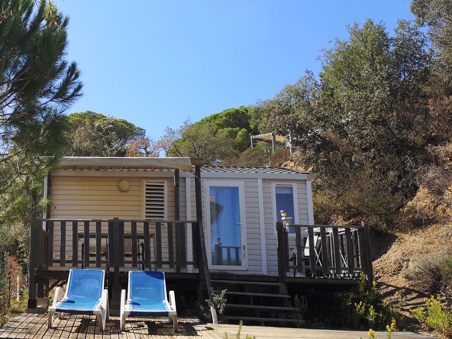 Camping Pas Cher vous présente avec son site Officiel campingpascher.fr, le Camping Les Lauriers Roses classé 4 étoiles, situé sur la commune de Fréjus dans le département Var (Provence Alpes Côte D'azur) en France. Le camping Les Lauriers Roses, vous présente un hébergement de type mobil-home de 23 m² pour 4 personnes avec climatisation. Le camping Les Lauriers Roses vous propose du sam. 22 août au sam. 29 août 2026 pour 7 nuits à 730€. Cette location propose 4 dates différentes pour réserver votre séjour. Découvrez également les 5 autres gammes d'hébergements du camping. Les Avis clients pour le Camping Les Lauriers Roses sont excellents avec une note moyenne de 8 sur 10. MerRivièreÉtang, Piscine chauffée, Piscine extérieure, Aire de jeux enfants, Baby-foot, Canoë-kayak, Centre équestre, Court de tennis, Golf, Parcours sportif, Ping-pong, Piscine, Plongée, Pétanque, Randonnée, Terrain de volley-ball, Terrain multisports, Voile, Bar, Boulangerie, Restaurant, Supermarché, Épicerie,... En savoir plus : cliquez-ICI.