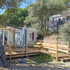 Camping Pas Cher vous présente avec son site Officiel campingpascher.fr, le Camping Les Lauriers Roses classé 4 étoiles, situé sur la commune de Fréjus dans le département Var (Provence Alpes Côte D'azur) en France. Le camping Les Lauriers Roses, vous présente un hébergement de type mobil-home de 24 m² pour 4 personnes avec climatisation. Le camping Les Lauriers Roses vous propose du sam. 23 mai au sam. 30 mai 2026 pour 7 nuits à 560€. Cette location propose 10 dates différentes pour réserver votre séjour. Découvrez également les 9 autres gammes d'hébergements du camping. Les Avis clients pour le Camping Les Lauriers Roses sont excellents avec une note moyenne de 8 sur 10. MerRivièreÉtang, Piscine chauffée, Piscine extérieure, Aire de jeux enfants, Baby-foot, Canoë-kayak, Centre équestre, Court de tennis, Golf, Parcours sportif, Ping-pong, Piscine, Plongée, Pétanque, Randonnée, Terrain de volley-ball, Terrain multisports, Voile, Bar, Boulangerie, Restaurant, Supermarché, Épicerie,... En savoir plus : cliquez-ICI.