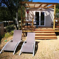Camping Pas Cher vous présente avec son site Officiel campingpascher.fr, le Camping Les Lauriers Roses classé 4 étoiles, situé sur la commune de Fréjus dans le département Var (Provence Alpes Côte D'azur) en France. Le camping Les Lauriers Roses, vous présente un hébergement de type mobil-home de 20 m² pour 2 personnes avec climatisation. Le camping Les Lauriers Roses vous propose du sam. 23 mai au sam. 30 mai 2026 pour 7 nuits à 420€. Cette location propose 4 dates différentes pour réserver votre séjour. Découvrez également les 9 autres gammes d'hébergements du camping. Les Avis clients pour le Camping Les Lauriers Roses sont excellents avec une note moyenne de 8 sur 10. MerRivièreÉtang, Piscine chauffée, Piscine extérieure, Aire de jeux enfants, Baby-foot, Canoë-kayak, Centre équestre, Court de tennis, Golf, Parcours sportif, Ping-pong, Piscine, Plongée, Pétanque, Randonnée, Terrain de volley-ball, Terrain multisports, Voile, Bar, Boulangerie, Restaurant, Supermarché, Épicerie,... En savoir plus : cliquez-ICI.