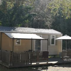 Camping Pas Cher vous présente avec son site Officiel campingpascher.fr, le Camping Les Lauriers Roses classé 4 étoiles, situé sur la commune de Fréjus dans le département Var (Provence Alpes Côte D'azur) en France. Le camping Les Lauriers Roses, vous présente un hébergement de type mobil-home de 28 m² pour 4 personnes avec climatisation. Le camping Les Lauriers Roses vous propose du sam. 23 mai au sam. 30 mai 2026 pour 7 nuits à 690€. Cette location propose 9 dates différentes pour réserver votre séjour. Découvrez également les 9 autres gammes d'hébergements du camping. Les Avis clients pour le Camping Les Lauriers Roses sont excellents avec une note moyenne de 8 sur 10. MerRivièreÉtang, Piscine chauffée, Piscine extérieure, Aire de jeux enfants, Baby-foot, Canoë-kayak, Centre équestre, Court de tennis, Golf, Parcours sportif, Ping-pong, Piscine, Plongée, Pétanque, Randonnée, Terrain de volley-ball, Terrain multisports, Voile, Bar, Boulangerie, Restaurant, Supermarché, Épicerie,... En savoir plus : cliquez-ICI.