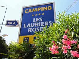 Camping Pas Cher vous présente avec son site Officiel campingpascher.fr, le Camping Les Lauriers Roses classé 4 étoiles, situé sur la commune de Fréjus dans le département Var (Provence Alpes Côte D'azur) en France. Le camping Les Lauriers Roses, vous présente un hébergement de type mobil-home de 23 m² pour 4 personnes avec climatisation. Le camping Les Lauriers Roses vous propose du sam. 23 mai au sam. 30 mai 2026 pour 7 nuits à 520€. Cette location propose 5 dates différentes pour réserver votre séjour. Découvrez également les 9 autres gammes d'hébergements du camping. Les Avis clients pour le Camping Les Lauriers Roses sont excellents avec une note moyenne de 8 sur 10. MerRivièreÉtang, Piscine chauffée, Piscine extérieure, Aire de jeux enfants, Baby-foot, Canoë-kayak, Centre équestre, Court de tennis, Golf, Parcours sportif, Ping-pong, Piscine, Plongée, Pétanque, Randonnée, Terrain de volley-ball, Terrain multisports, Voile, Bar, Boulangerie, Restaurant, Supermarché, Épicerie,... En savoir plus : cliquez-ICI.