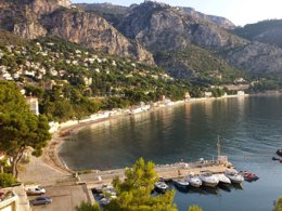 Camping Pas Cher vous présente avec son site Officiel campingpascher.fr, le Camping Les Lauriers Roses classé 4 étoiles, situé sur la commune de Fréjus dans le département Var (Provence Alpes Côte D'azur) en France. Le camping Les Lauriers Roses, vous présente un hébergement de type bungalow toilé de 11 m² pour 2 personnes. Le camping Les Lauriers Roses vous propose du sam. 23 mai au sam. 30 mai 2026 pour 7 nuits à 295€. Cette location propose 19 dates différentes pour réserver votre séjour. Découvrez également les 9 autres gammes d'hébergements du camping. Les Avis clients pour le Camping Les Lauriers Roses sont excellents avec une note moyenne de 8 sur 10. MerRivièreÉtang, Piscine chauffée, Piscine extérieure, Aire de jeux enfants, Baby-foot, Canoë-kayak, Centre équestre, Court de tennis, Golf, Parcours sportif, Ping-pong, Piscine, Plongée, Pétanque, Randonnée, Terrain de volley-ball, Terrain multisports, Voile, Bar, Boulangerie, Restaurant, Supermarché, Épicerie,... En savoir plus : cliquez-ICI.