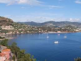 Camping Pas Cher vous présente avec son site Officiel campingpascher.fr, le Camping Les Lauriers Roses classé 4 étoiles, situé sur la commune de Fréjus dans le département Var (Provence Alpes Côte D'azur) en France. Le camping Les Lauriers Roses, vous présente un hébergement de type mobil-home de 25 m² pour 4 personnes avec climatisation. Le camping Les Lauriers Roses vous propose du sam. 27 juin au sam. 04 juillet 2026 pour 7 nuits à 640€. Cette location propose 2 dates différentes pour réserver votre séjour. Découvrez également les 9 autres gammes d'hébergements du camping. Les Avis clients pour le Camping Les Lauriers Roses sont excellents avec une note moyenne de 8 sur 10. MerRivièreÉtang, Piscine chauffée, Piscine extérieure, Aire de jeux enfants, Baby-foot, Canoë-kayak, Centre équestre, Court de tennis, Golf, Parcours sportif, Ping-pong, Piscine, Plongée, Pétanque, Randonnée, Terrain de volley-ball, Terrain multisports, Voile, Bar, Boulangerie, Restaurant, Supermarché, Épicerie,... En savoir plus : cliquez-ICI.