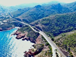 Camping Pas Cher vous présente avec son site Officiel campingpascher.fr, le Camping Les Lauriers Roses classé 4 étoiles, situé sur la commune de Fréjus dans le département Var (Provence Alpes Côte D'azur) en France. Le camping Les Lauriers Roses, vous présente un hébergement de type mobil-home de 28 m² pour 4 personnes avec climatisation. Le camping Les Lauriers Roses vous propose du sam. 23 mai au sam. 30 mai 2026 pour 7 nuits à 690€. Cette location propose 9 dates différentes pour réserver votre séjour. Découvrez également les 9 autres gammes d'hébergements du camping. Les Avis clients pour le Camping Les Lauriers Roses sont excellents avec une note moyenne de 8 sur 10. MerRivièreÉtang, Piscine chauffée, Piscine extérieure, Aire de jeux enfants, Baby-foot, Canoë-kayak, Centre équestre, Court de tennis, Golf, Parcours sportif, Ping-pong, Piscine, Plongée, Pétanque, Randonnée, Terrain de volley-ball, Terrain multisports, Voile, Bar, Boulangerie, Restaurant, Supermarché, Épicerie,... En savoir plus : cliquez-ICI.